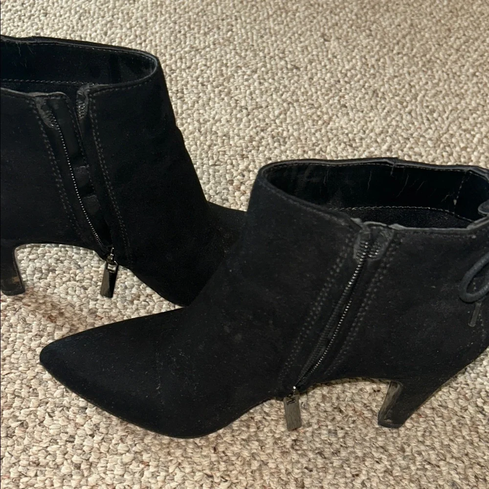 Bandolino Elegant Black Heeled Boots Sz 7.5 - Picture 4 of 5